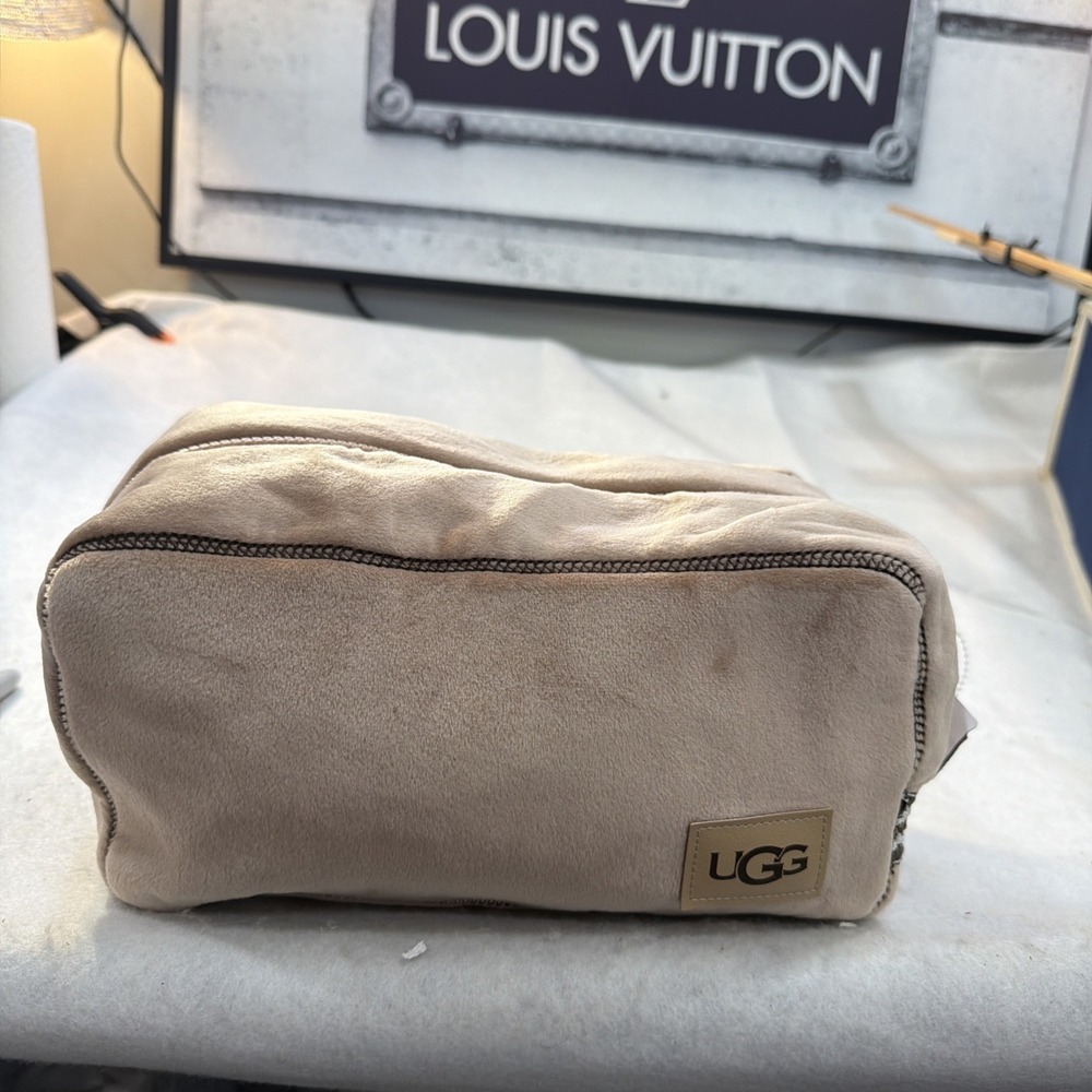 UGG  Travel Bag Unisex, Great For Teens , Car Bag New 3‎